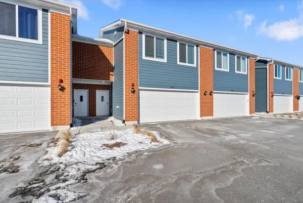 $2,500 | 1054 Gillespie Lane, Unit 1054, Yorkville, IL 60560