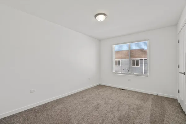 $2,500 | 1054 Gillespie Lane, Unit 1054, Yorkville, IL 60560