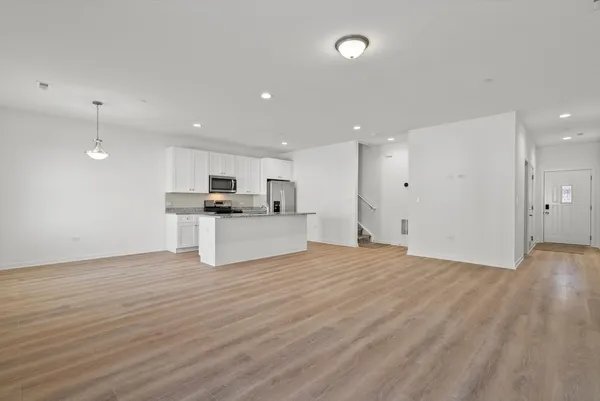 $2,500 | 1054 Gillespie Lane, Unit 1054, Yorkville, IL 60560