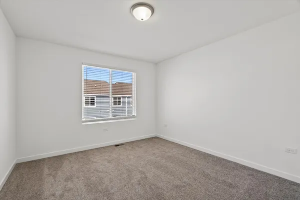 $2,500 | 1054 Gillespie Lane, Unit 1054, Yorkville, IL 60560