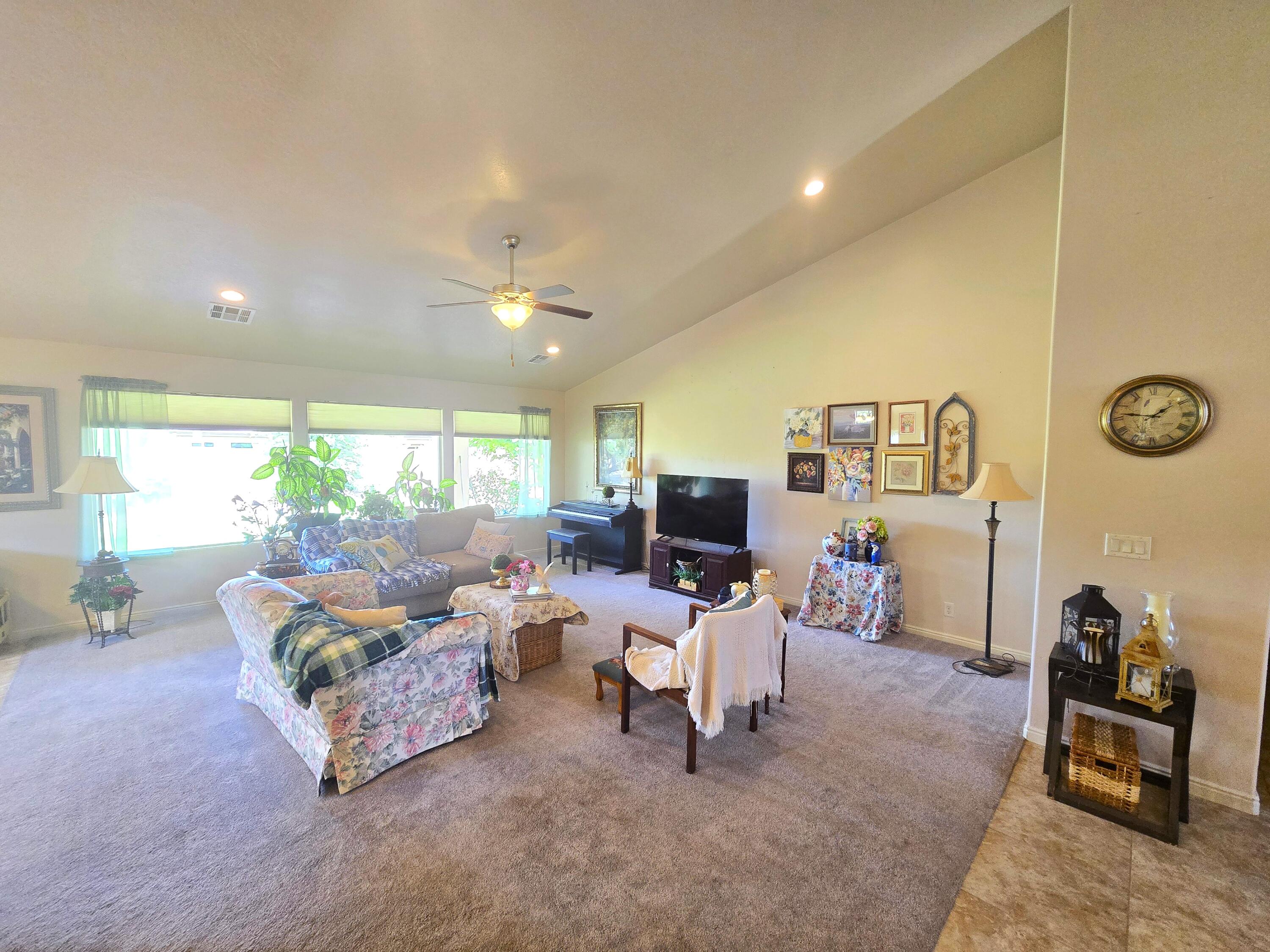 3063 Amaranth Drive St. George, UT 84790 - Photo 5 of 26 LivingRm2