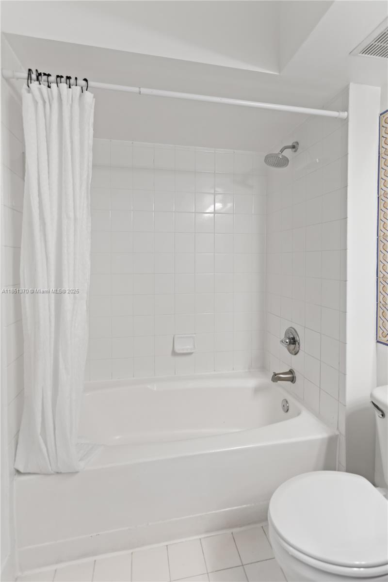 9645 Northwest 1st Court, Unit 1209 Pembroke Pines, FL 33024 - Photo 56 of 70 a bathroom with a toilet and a bathtub
