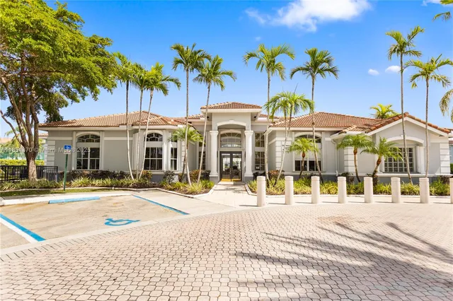 $330,000 | 9645 Northwest 1st Court, Unit 1209, Pembroke Pines, FL 33024