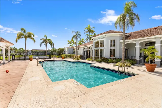 $330,000 | 9645 Northwest 1st Court, Unit 1209, Pembroke Pines, FL 33024