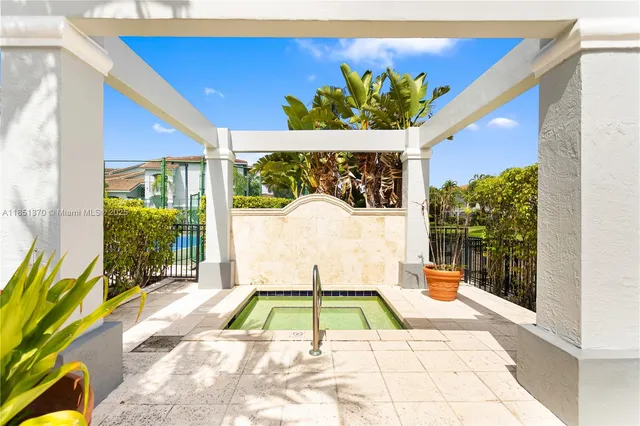 $330,000 | 9645 Northwest 1st Court, Unit 1209, Pembroke Pines, FL 33024