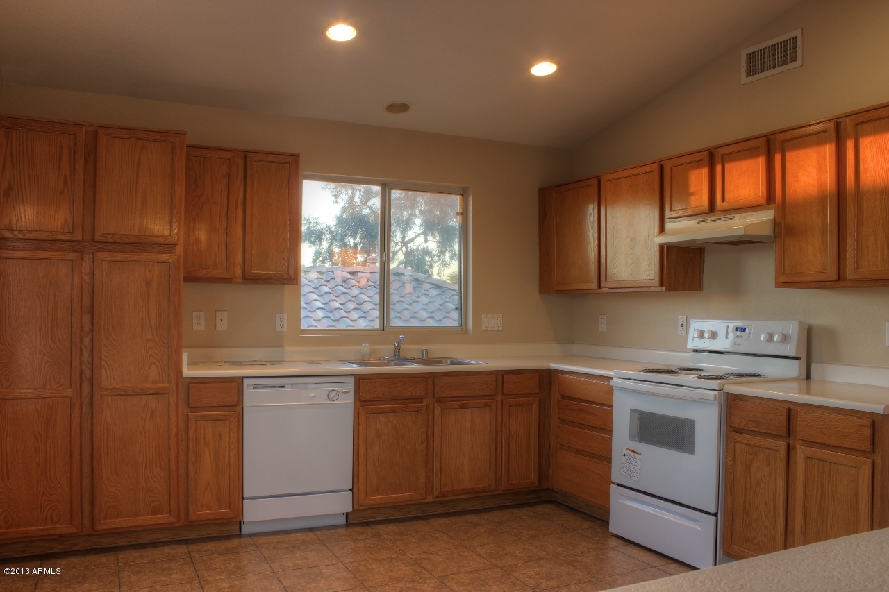4047 West Wethersfield Road Phoenix, AZ 85029 - Photo 4 of 10 IMG_0880