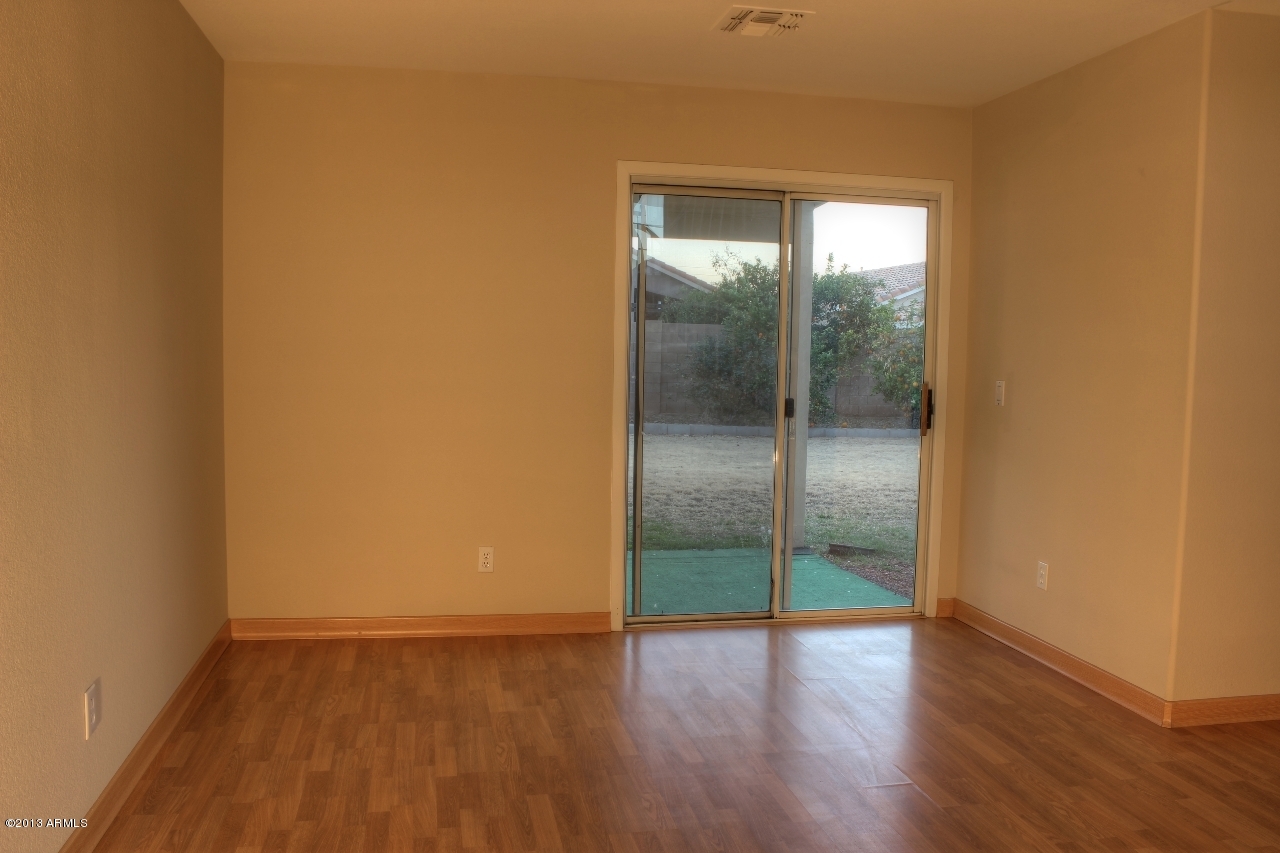 4047 West Wethersfield Road Phoenix, AZ 85029 - Photo 5 of 10 IMG_0885