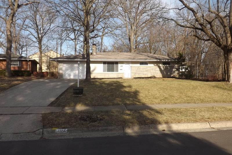 1382 Bryson Road Columbus, OH 43224 - Photo 3 of 22 Gallery Image 3