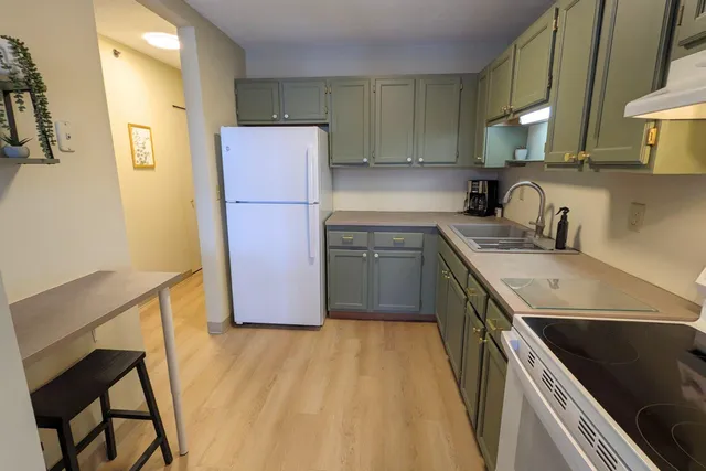 $1,450 | 6500 Woodlake Drive, Unit 804, Richfield, MN 55423