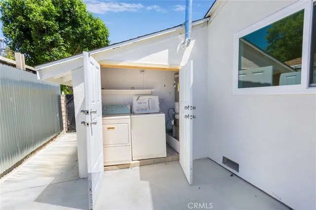 a view of a storage & utility room