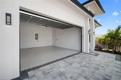 $1,899,000 | 786 107th Avenue North, Naples, FL 34108