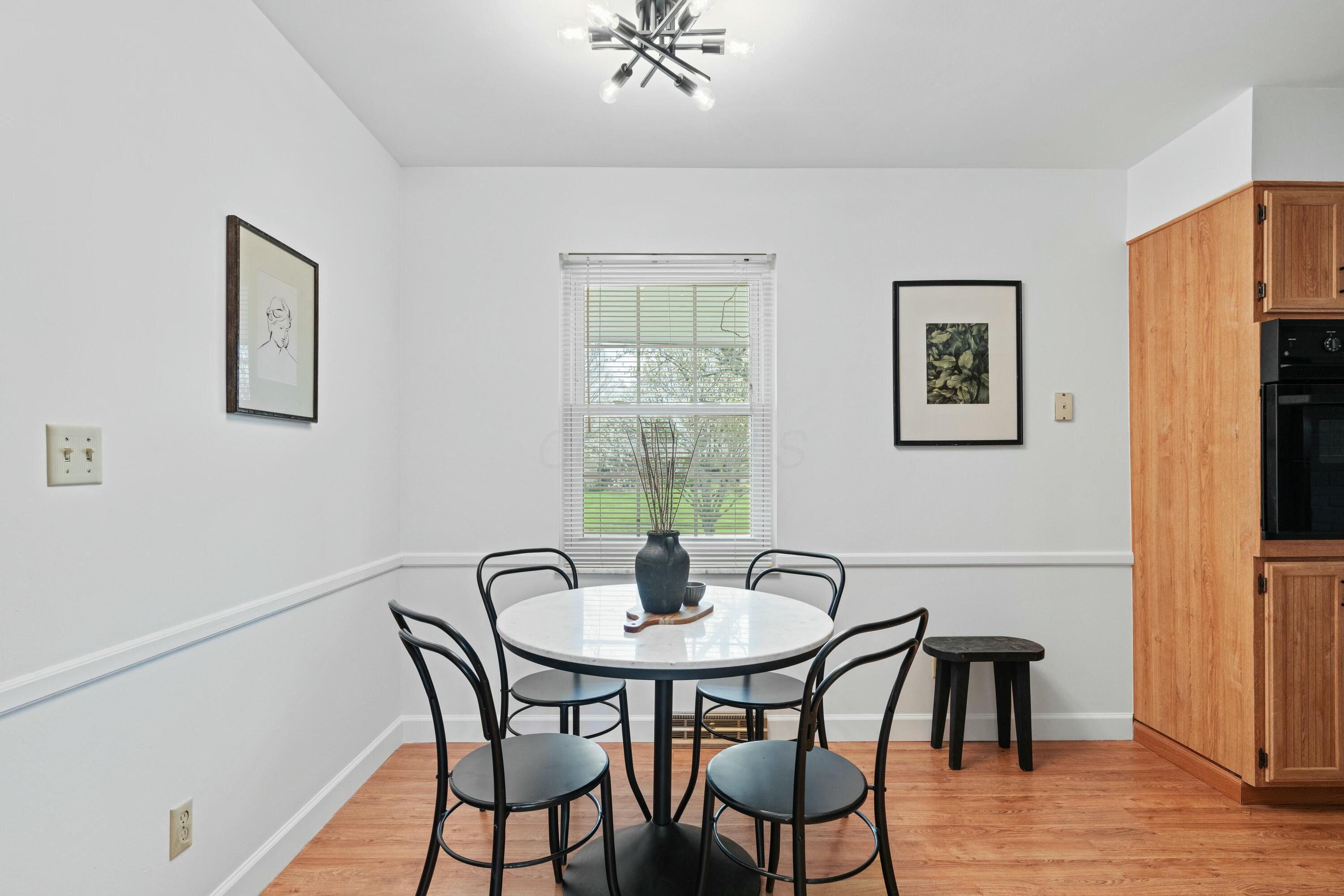 2500 Lytham Road Upper Arlington, OH 43220 - Photo 16 of 69 Eat-In Kitchen