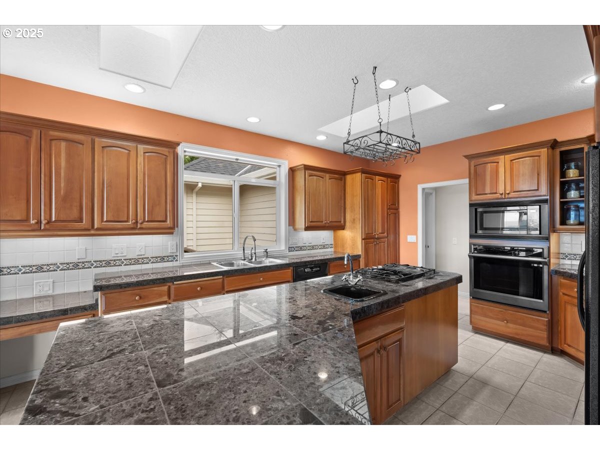 14255 Southwest Parmele Road Gaston, OR 97119 - Photo 10 of 47 Kitchen