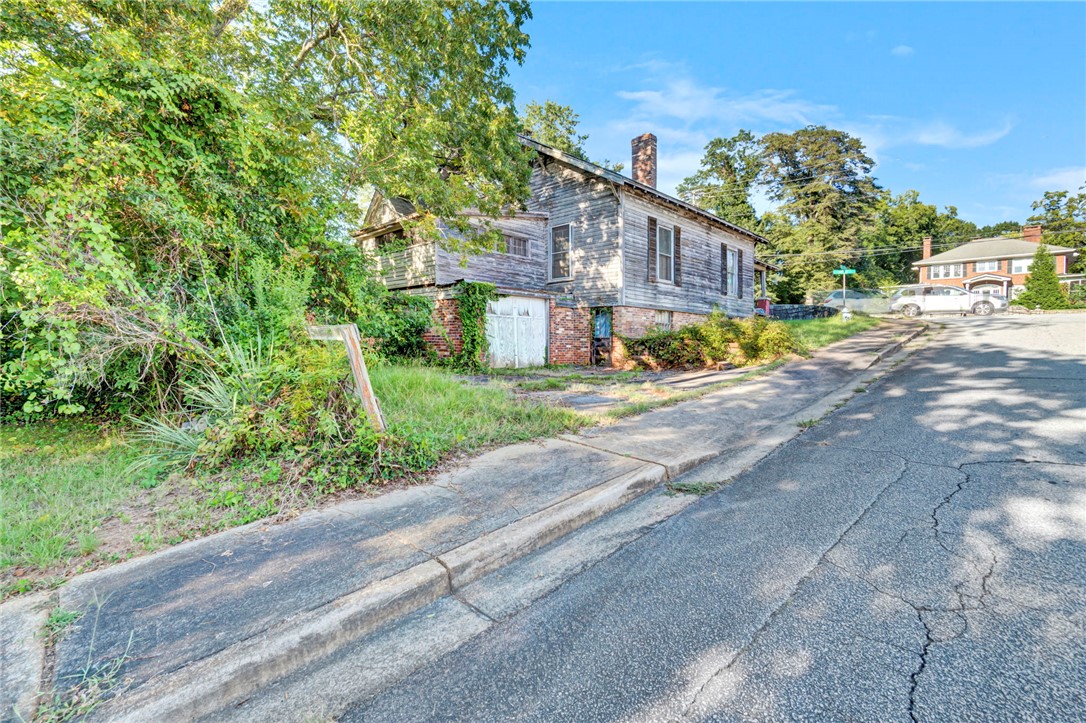 220 Hampton Avenue Pickens, SC 29671 - Photo 3 of 22