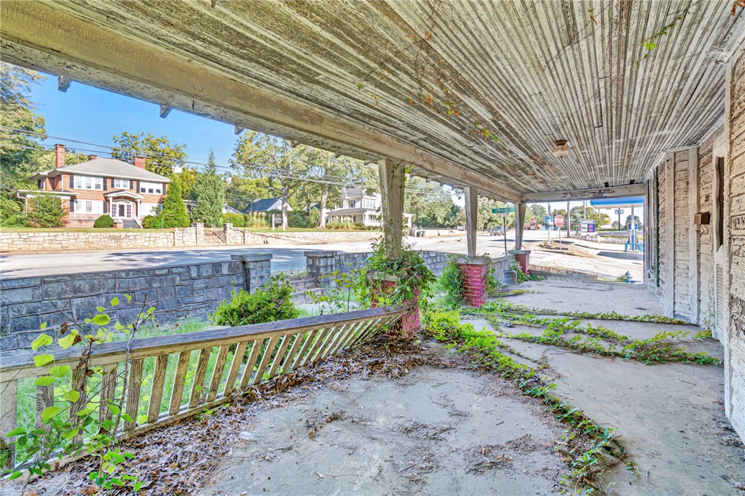 220 Hampton Avenue Pickens, SC 29671 - Photo 7 of 22