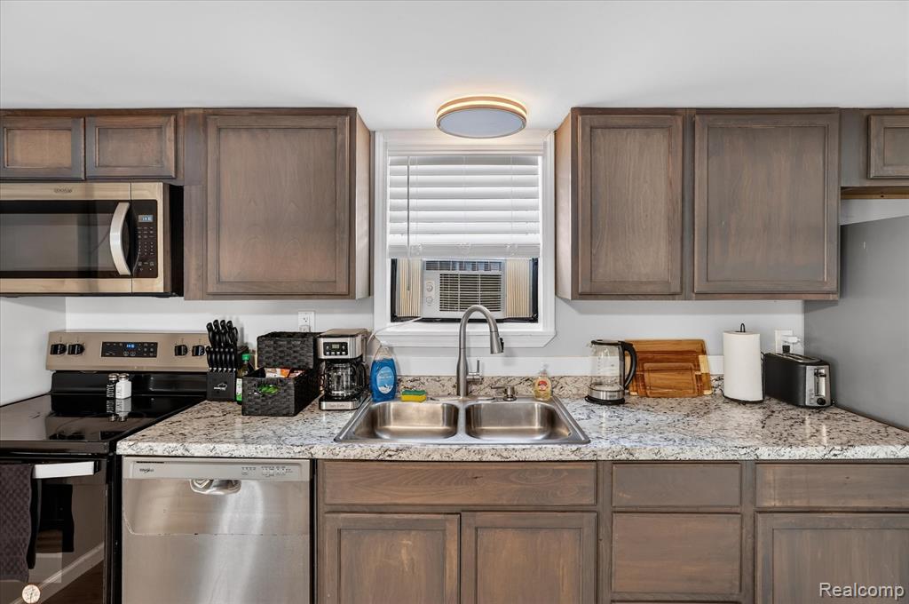 986 Pine Road Bay City, MI 48706 - Photo 14 of 35