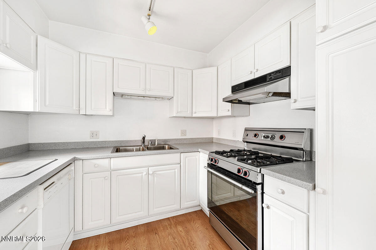 3325 Susileen Drive Reno, NV 89509 - Photo 12 of 28 Susileen Kitchen 1