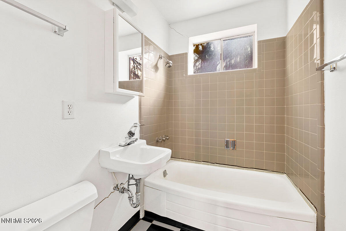 3325 Susileen Drive Reno, NV 89509 - Photo 24 of 28 Susileen Bath 1