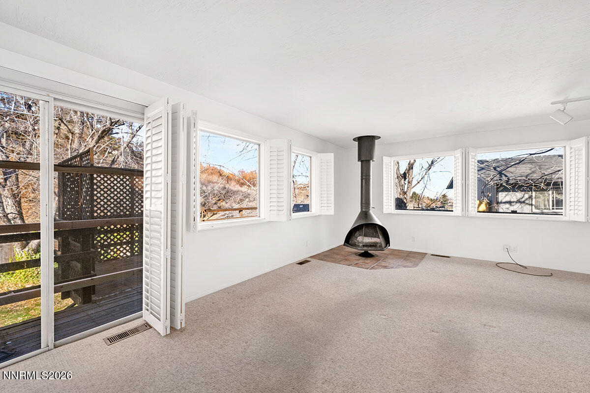 3325 Susileen Drive Reno, NV 89509 - Photo 10 of 28 Susileen LR 1