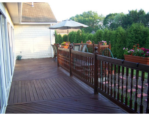 79 Acushnet Road Mattapoisett, MA 02739 - Photo 3 of 12 Gallery Image 3