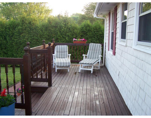 79 Acushnet Road Mattapoisett, MA 02739 - Photo 4 of 12 Gallery Image 4