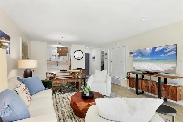 $6,500 | 500 South Washington Drive, Unit 5A, Sarasota, FL 34236