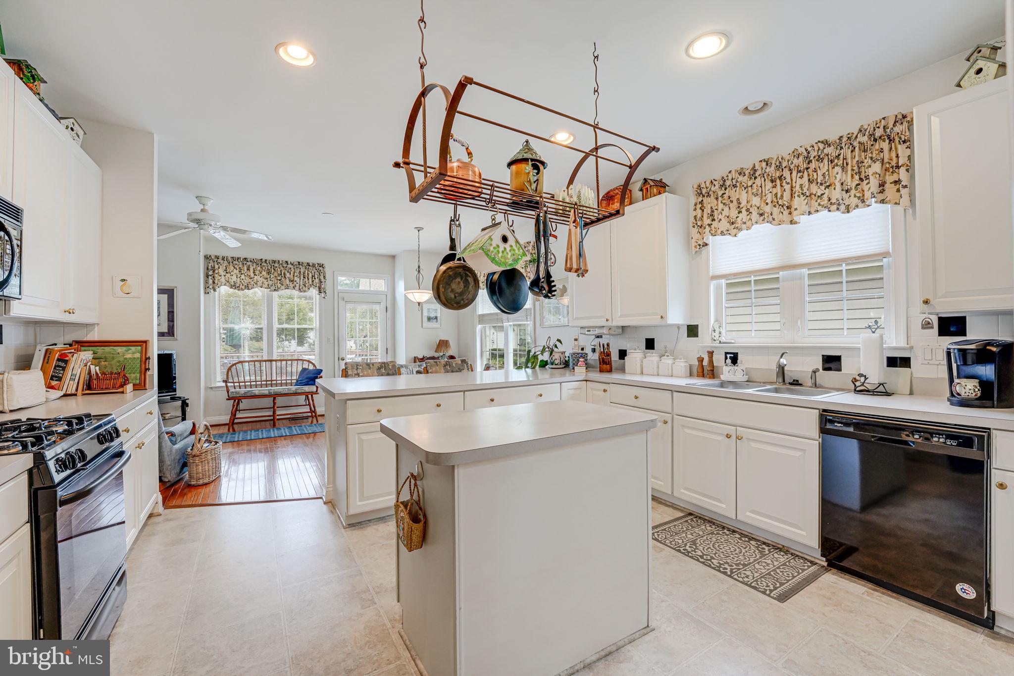 6717 Buglecall Place Gainesville, VA 20155 - Photo 15 of 44 Kitchen w/Nice Size Center Island