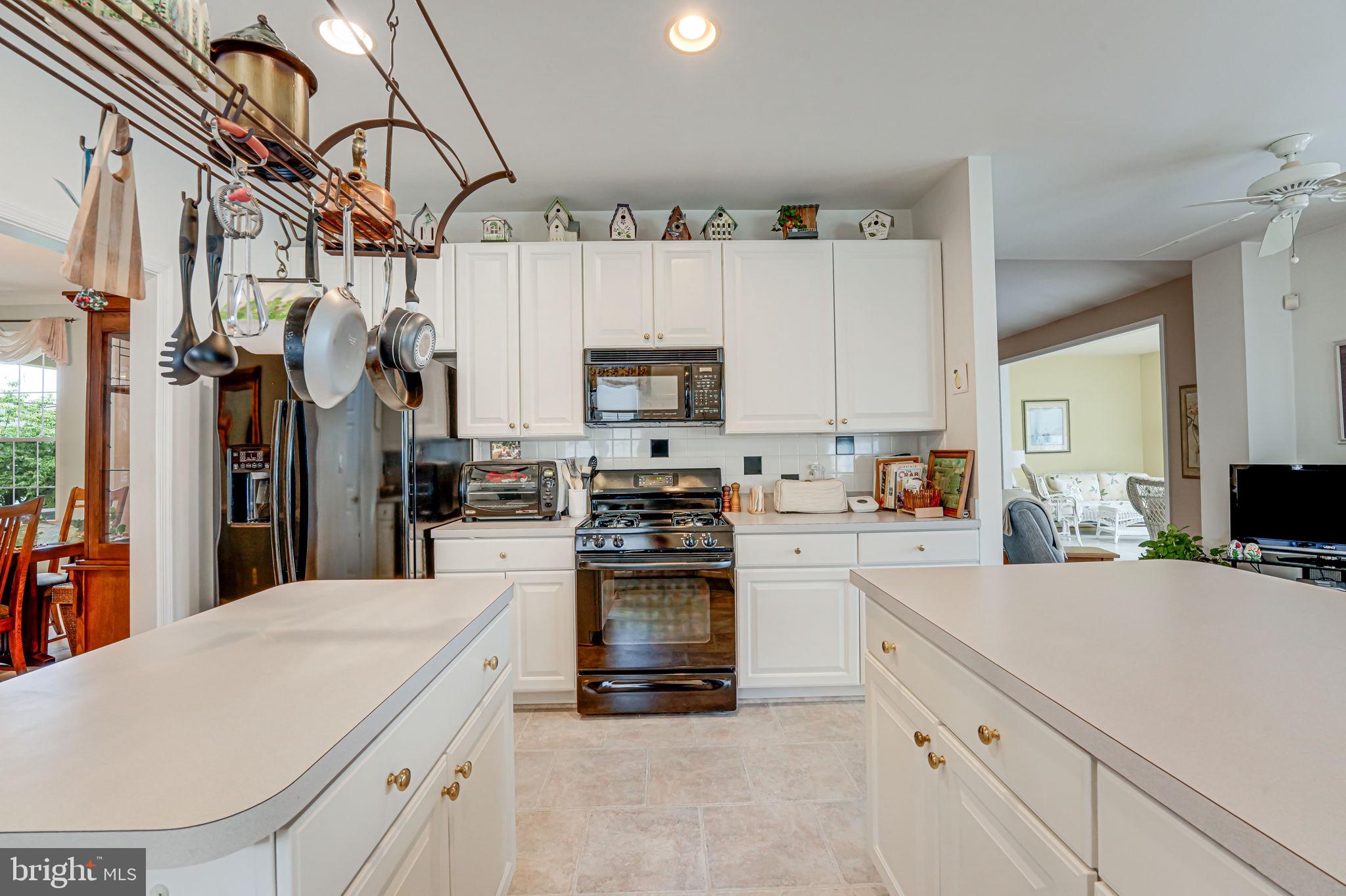 6717 Buglecall Place Gainesville, VA 20155 - Photo 16 of 44 Kitchen angle showing Counter Space
