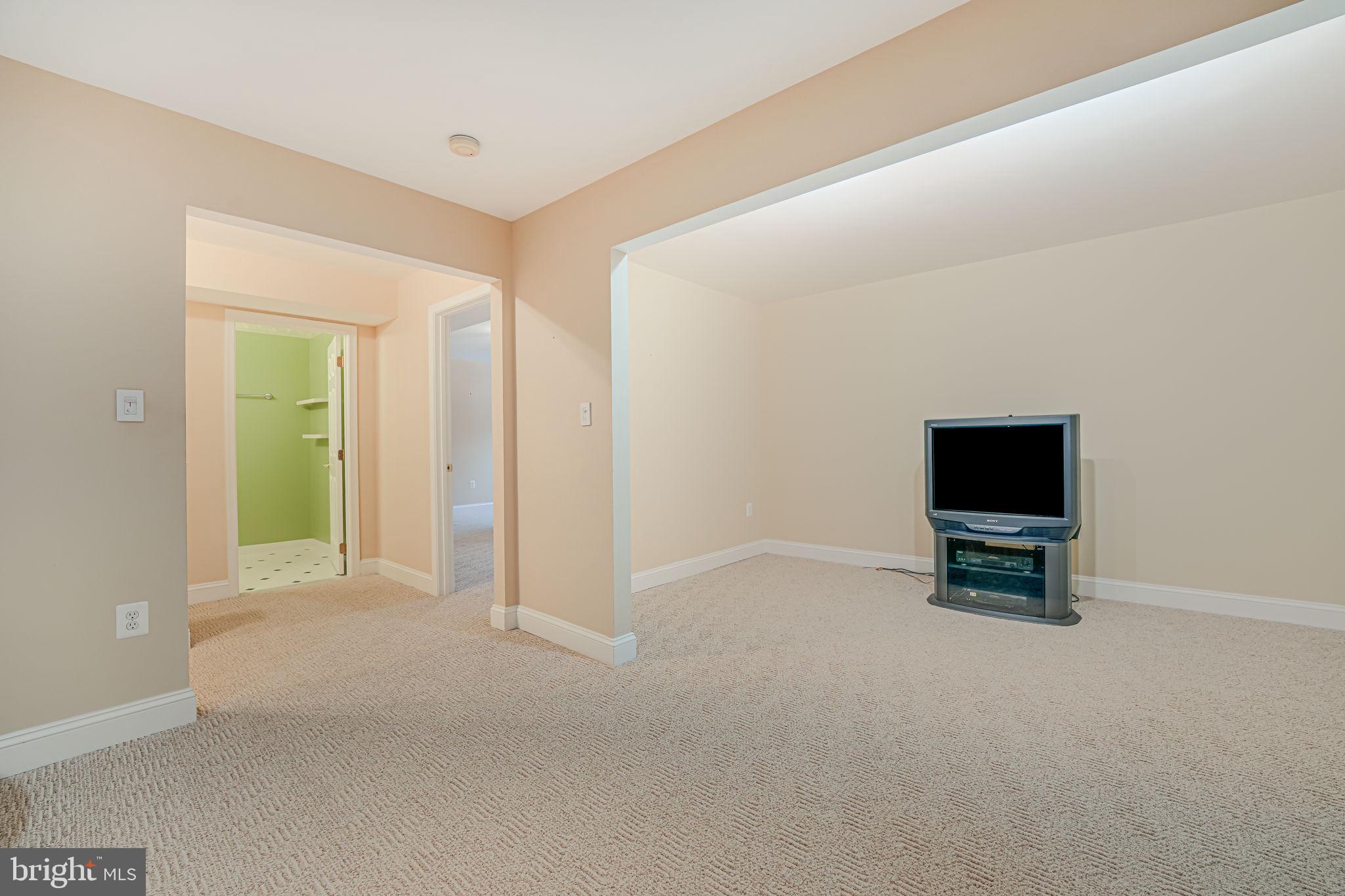 6717 Buglecall Place Gainesville, VA 20155 - Photo 29 of 44 Game Room or Office