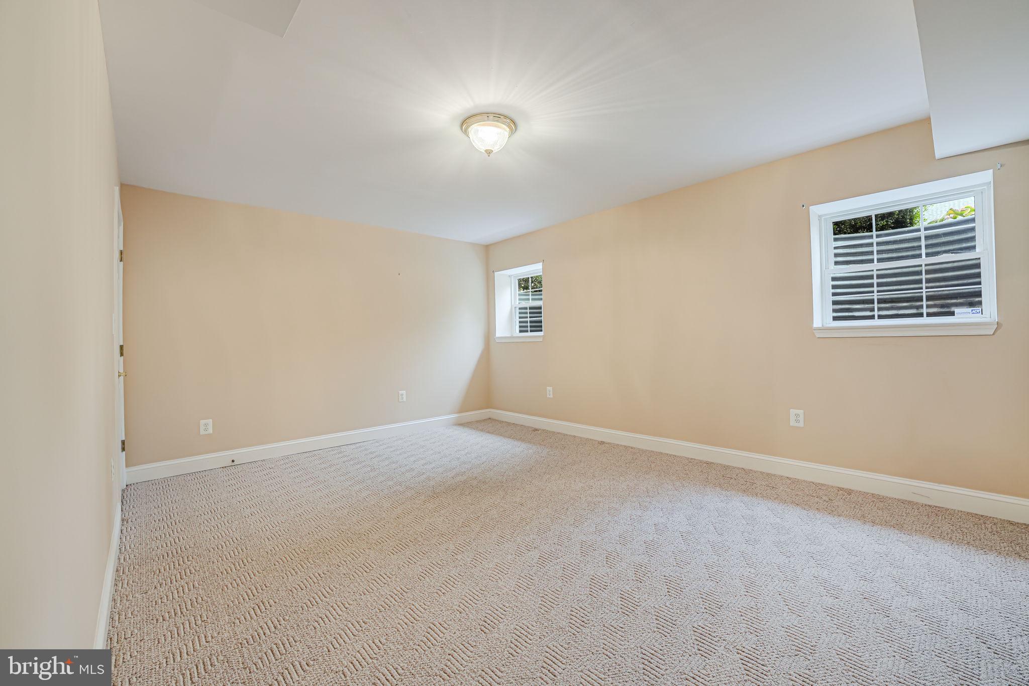 6717 Buglecall Place Gainesville, VA 20155 - Photo 30 of 44 Third Bedroom