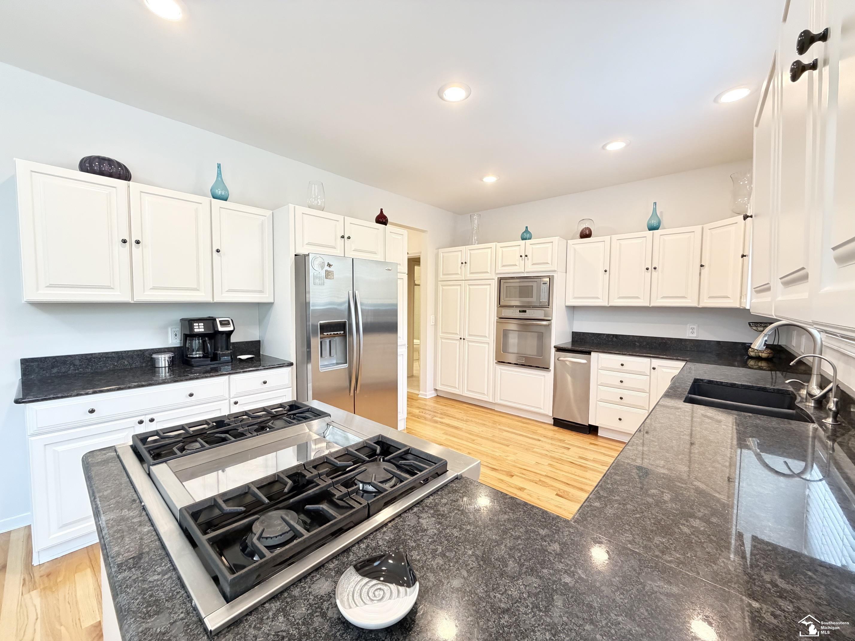 52881 Rico Court Wixom, MI 48393 - Photo 11 of 76