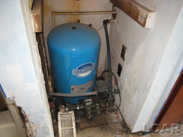 1371 East Valley Road Adrian, MI 49221 - Photo 21 of 25 Well Pressure Tank