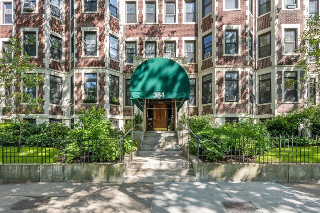384 Riverway, Unit 5 Boston, MA 02115 - Photo 18 of 20 a front view of a building with garden