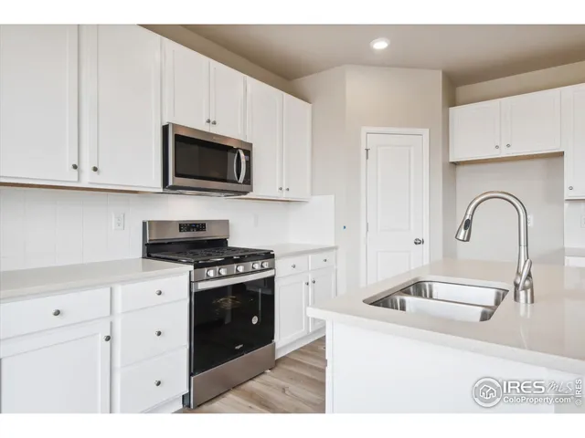 $574,990 | 914 Harvard Street, Johnstown, CO 80534