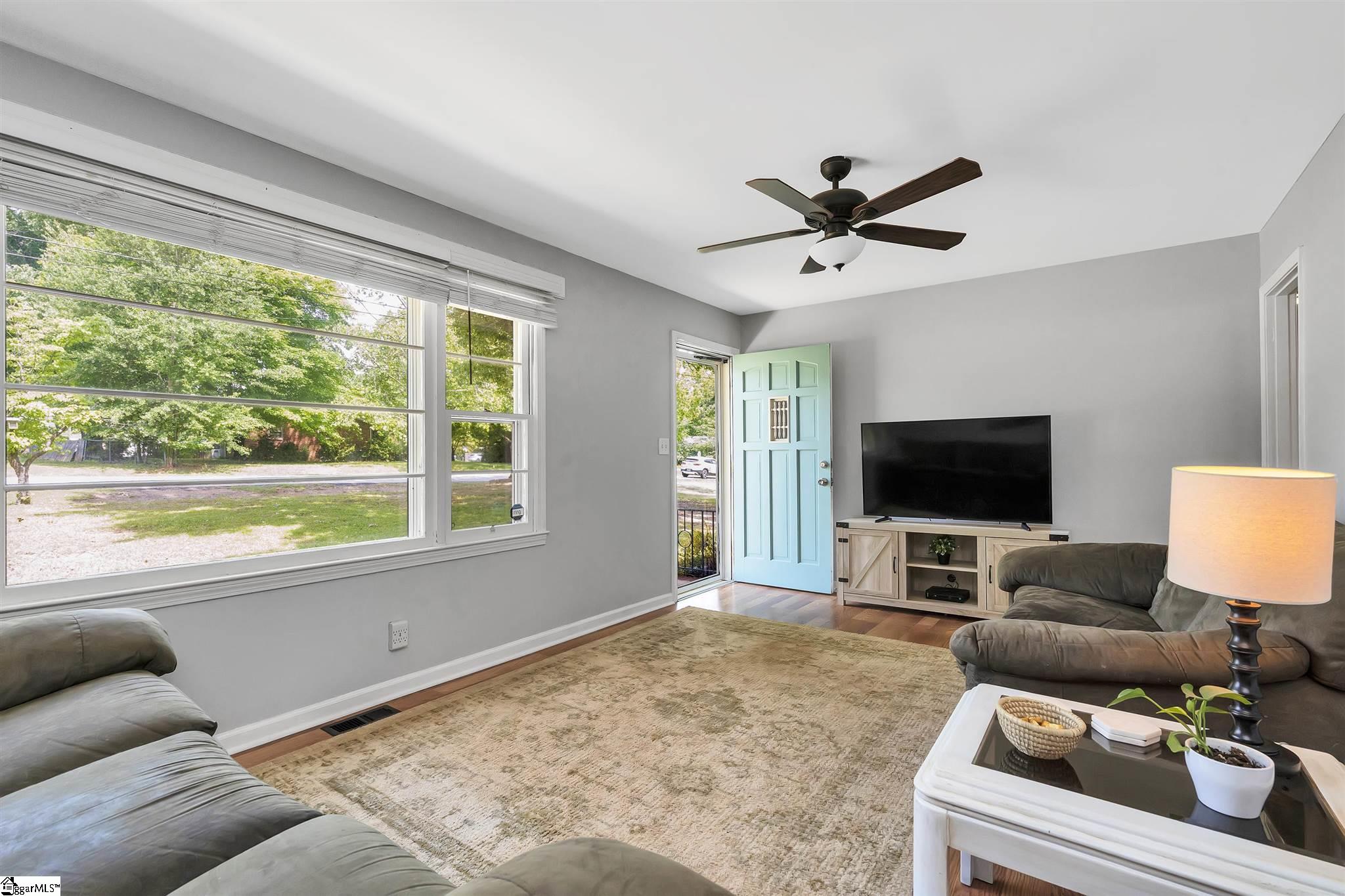 202 Vine Hill Road Greenville, SC 29607 - Photo 2 of 17
