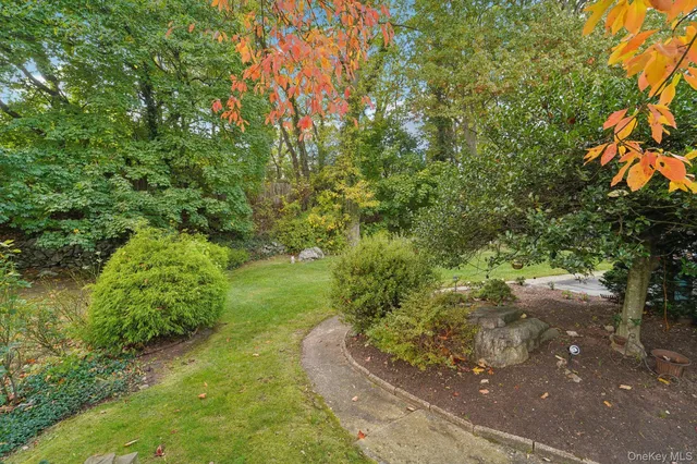 $1,099,000 | 24 Pamela Lane, New Rochelle, NY 10804