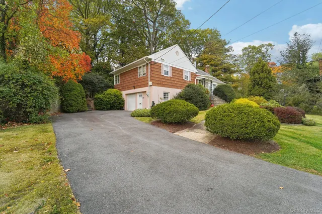 $1,099,000 | 24 Pamela Lane, New Rochelle, NY 10804