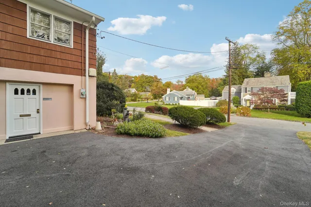 $1,099,000 | 24 Pamela Lane, New Rochelle, NY 10804