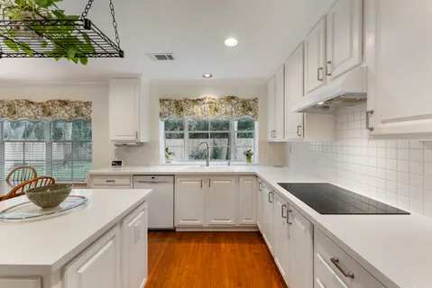 $625,000 | 74 East Greywing Circle, The Woodlands, TX 77382