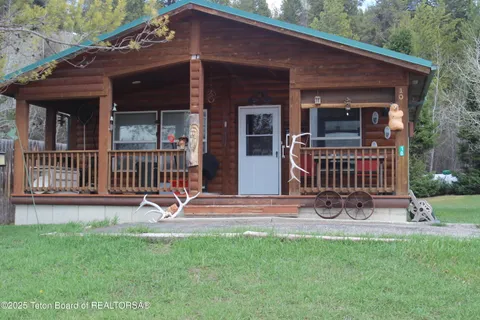 $825,000 | 10 Foothill Boulevard, Alpine, WY 83128