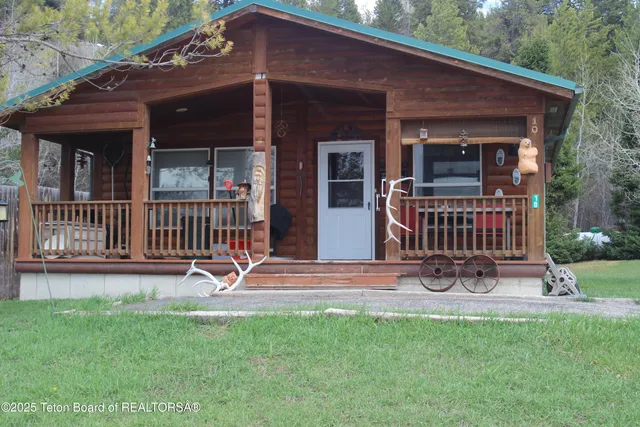 $780,000 | 10 Foothill Boulevard, Alpine, WY 83128