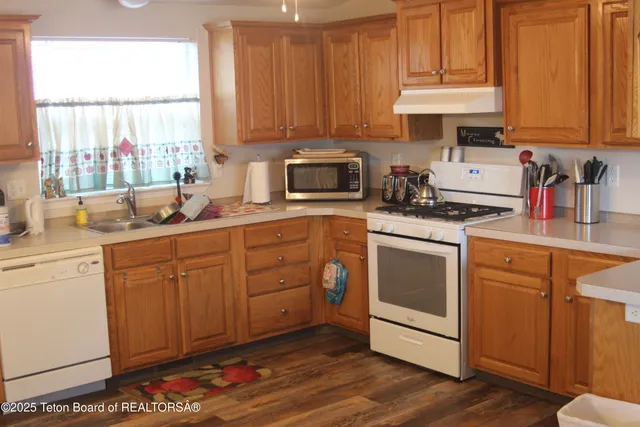 $780,000 | 10 Foothill Boulevard, Alpine, WY 83128