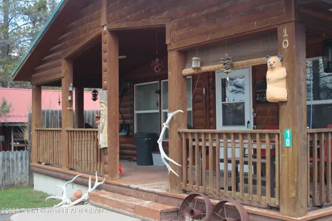 $825,000 | 10 Foothill Boulevard, Alpine, WY 83128