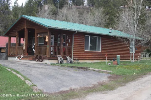 $780,000 | 10 Foothill Boulevard, Alpine, WY 83128