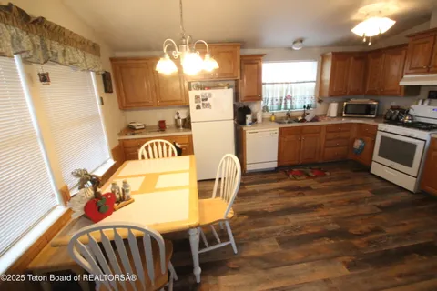 $780,000 | 10 Foothill Boulevard, Alpine, WY 83128