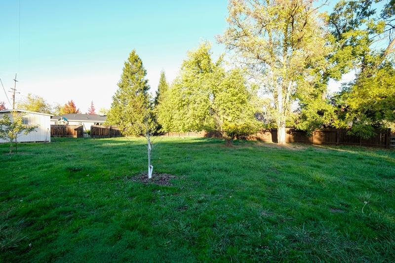 2033 South Stage Road Medford, OR 97501 - Photo 21 of 29 DSCF5839