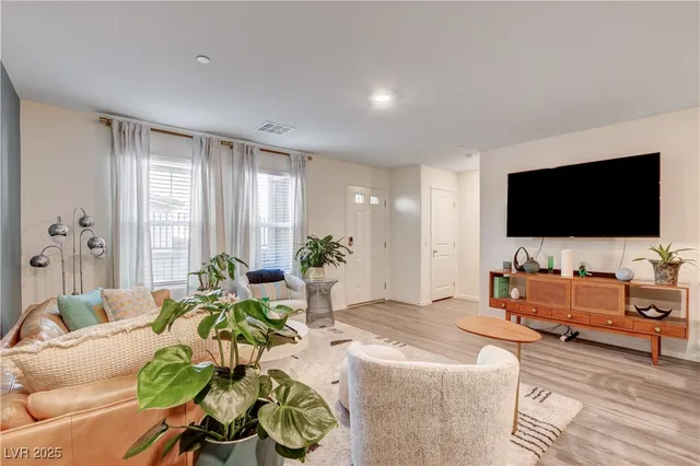 $353,000 | 6914 Stratham Hill Street, Las Vegas, NV 89166