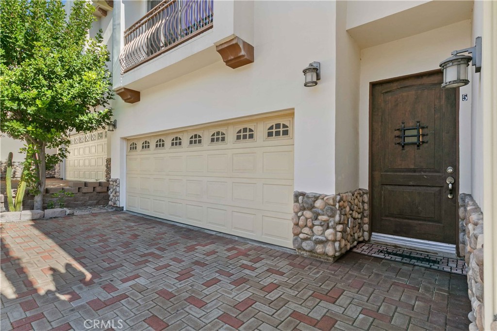 6920 Valmont Street, Unit 5 Tujunga, CA 91042 - Photo 5 of 69