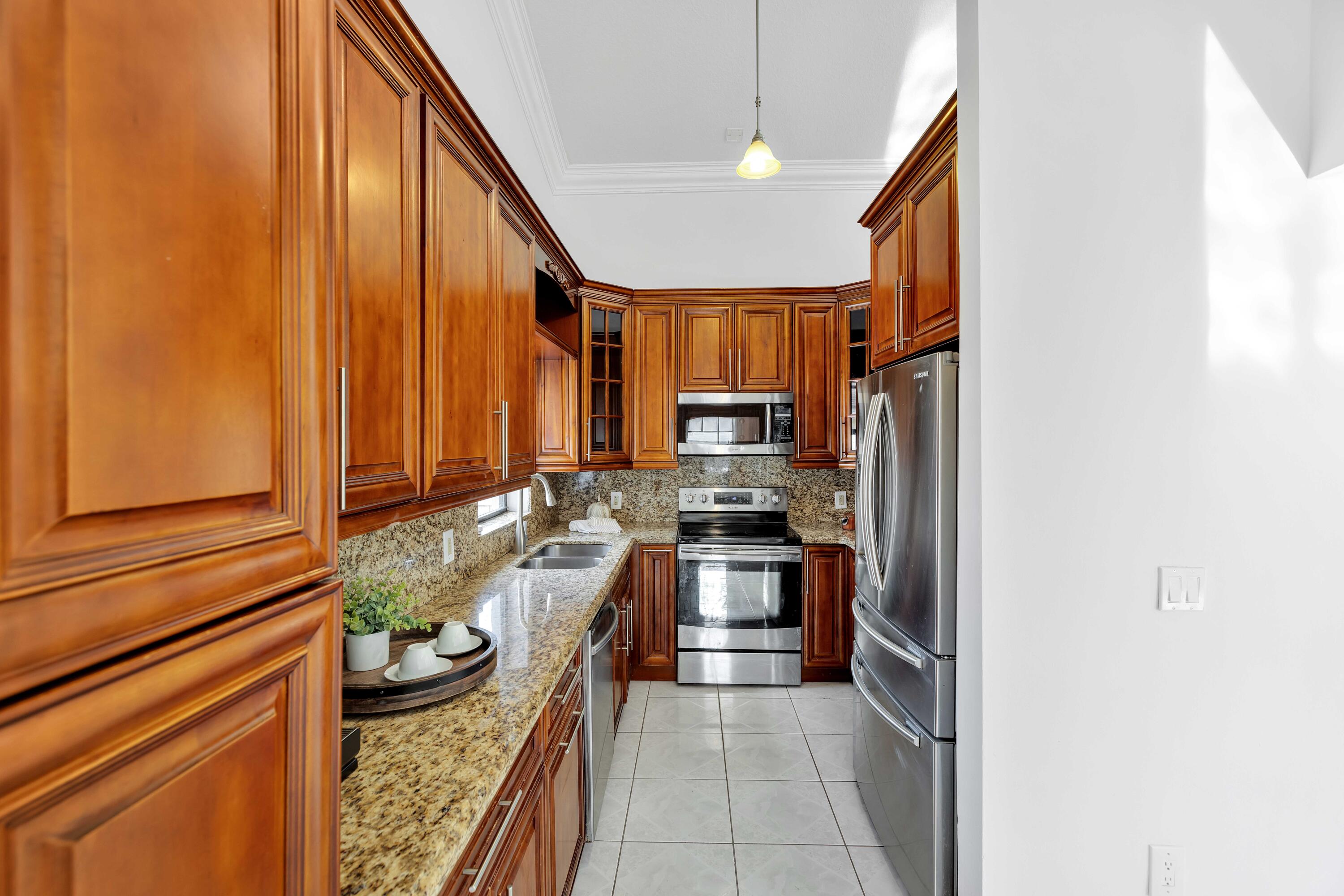 8611 Old Towne Way Boca Raton, FL 33433 - Photo 13 of 38 kitchen