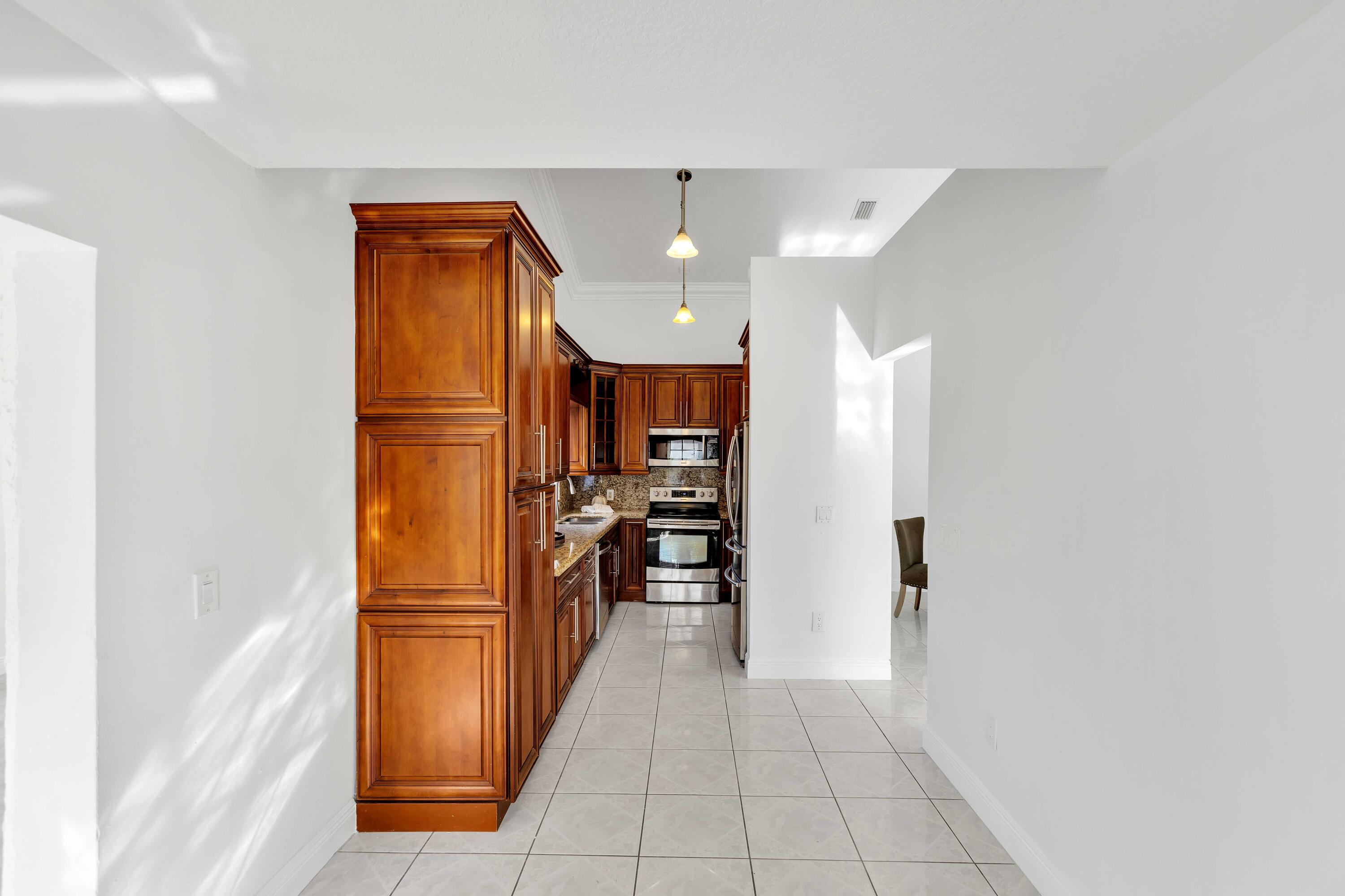 8611 Old Towne Way Boca Raton, FL 33433 - Photo 14 of 38 kitchen